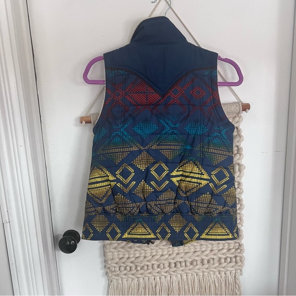 Faux shearling lined quilted print winter vest - Picture 4 of 4